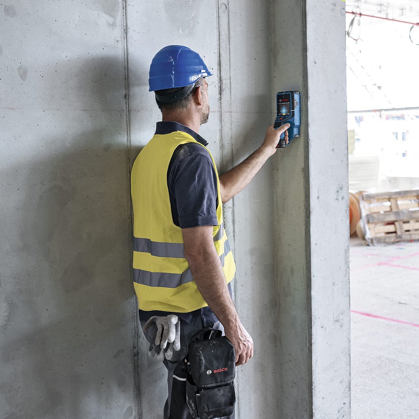 Bosch Professional 12V System Wall Scanner D-tect 200 C,senza batteria e caricabatteria, rilevamento cavi non/sotto tensione, metallo, tubi di plastica, montanti in legno e cavità, cavo USB-C, L-BOXX