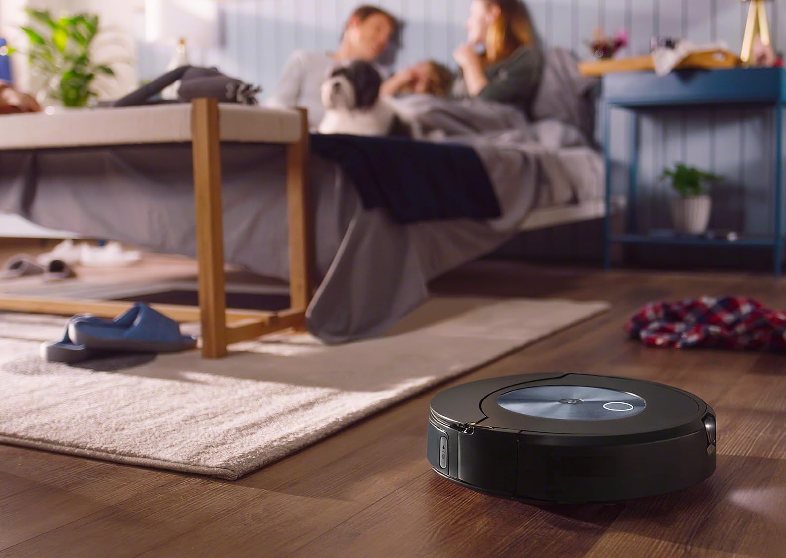 iRobot Roomba Combo j7+, Robot Aspirapolvere Lavapavimenti, Base Autosvuotante, Mappatura Intelligente