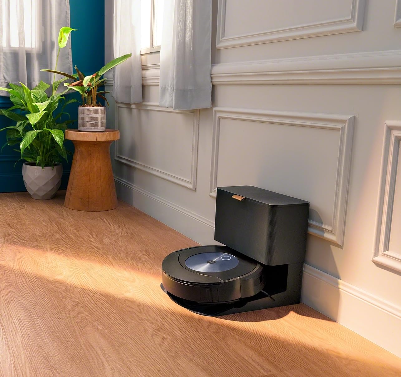 iRobot Roomba Combo j7+, Robot Aspirapolvere Lavapavimenti, Base Autosvuotante, Mappatura Intelligente