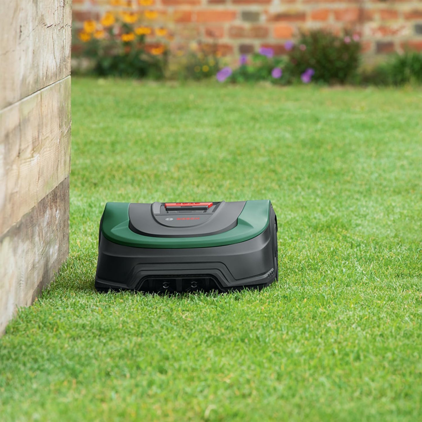 Bosch Home and Garden Robot rasaerba Indego M 700, con batteria da 18 V, stazione di ricarica in dotazione,