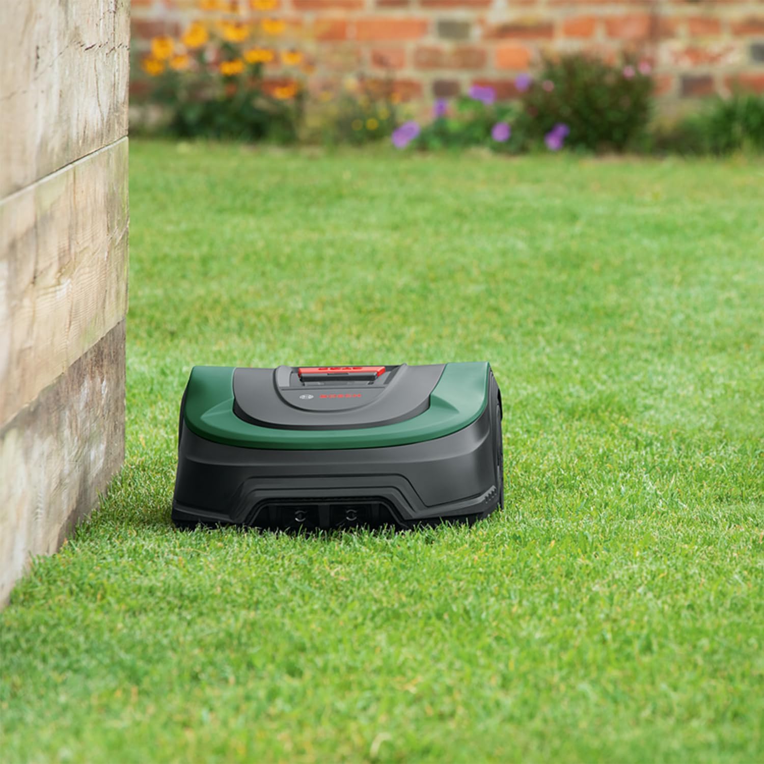 Bosch Home and Garden Robot rasaerba Indego M 700, con batteria da 18 V, stazione di ricarica in dotazione,